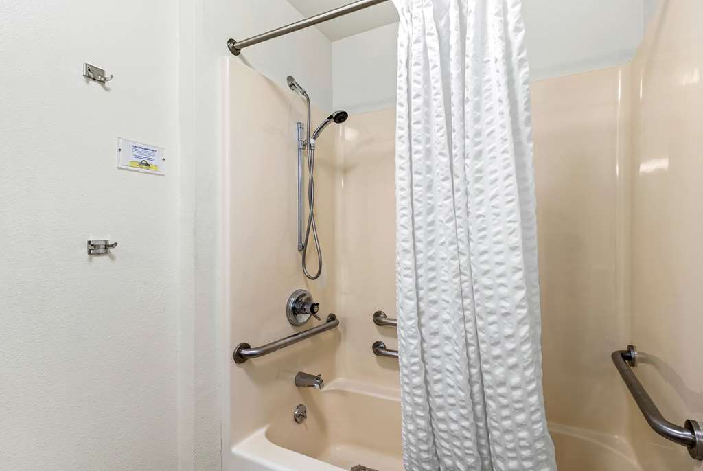 Days Inn by Wyndham Great Falls - photo 37