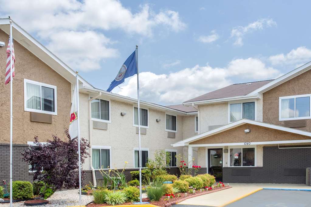 Super 8 by Wyndham South Boston VA - featured photo