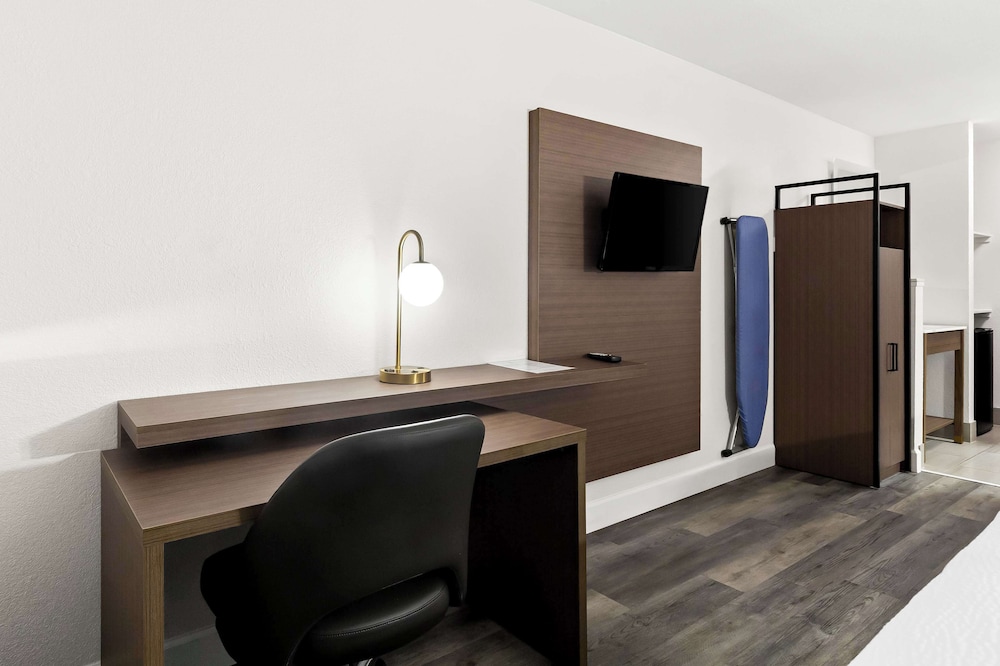 SureStay by Best Western Groves - photo 16