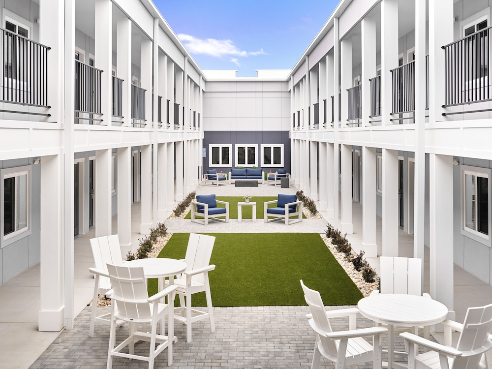 stayAPT Suites Charlotte North - photo 17
