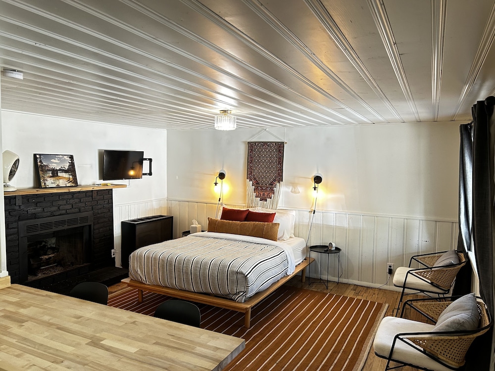 Corduroy Boutique Lodge - photo 13