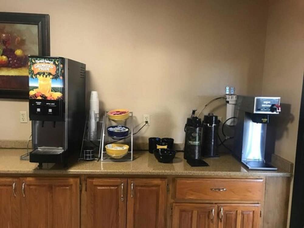 Days Inn by Wyndham Abilene - photo 33