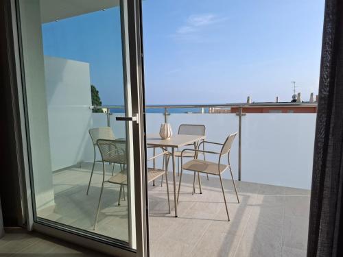 Nuovissimo Appartamento vista mare seaview terrace 3 — 4-Star Luxury Hotel in Pietra Ligure, Italy
