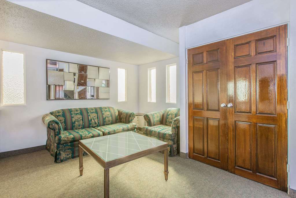 Days Inn by Wyndham Camarillo Ventura - photo 11