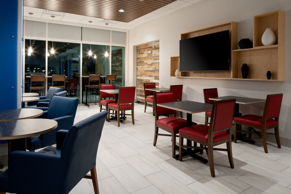 Holiday Inn Express & Suites Bullhead City by IHG - photo 44