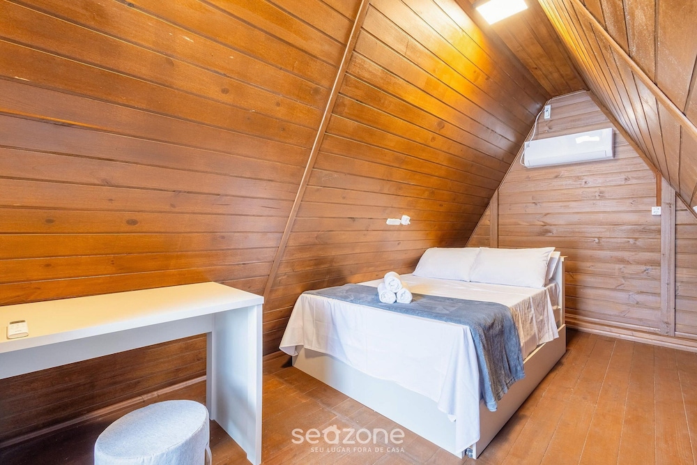 Comfortable and Sophisticated Accommodations Just Minutes From the Beach VIL