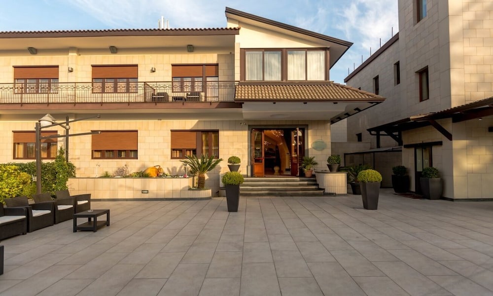 Ranch Palace Hotel - carbon neutral hotel in Naples