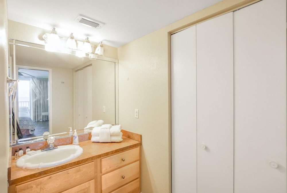 Romar Tower 5A by Vacation Homes Collection - photo 28
