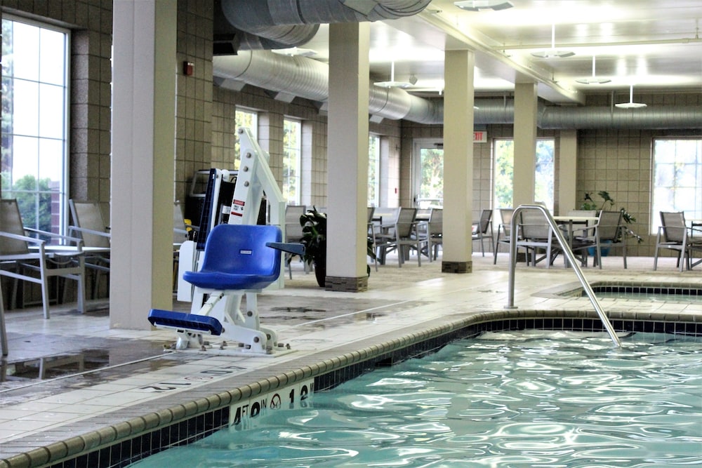 Holiday Inn Express Hotel & Suites St. Cloud by IHG - photo 27