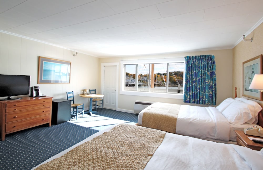 Fishermans Wharf Inn - photo 3