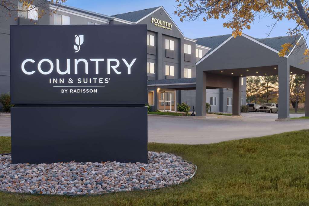 Country Inn & Suites by Radisson Brookings SD - featured photo