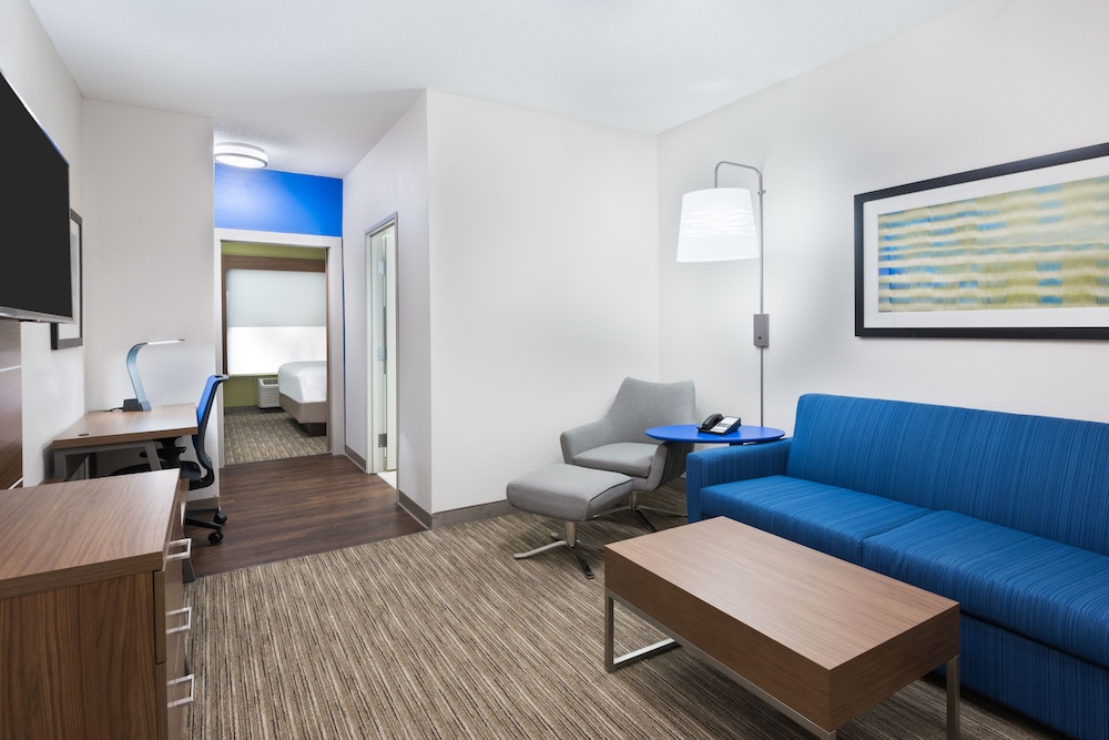 Holiday Inn Express & Suites Columbus Airport East by IHG - photo 18