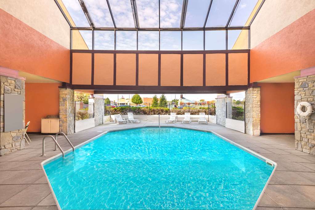 Super 8 by Wyndham Vandalia Dayton International Airport - photo 3