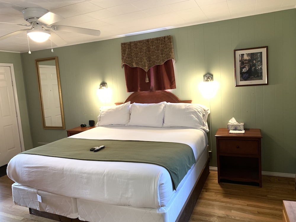 CedarWood Inn - photo 66