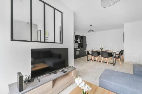 La Maisonnette Sejour a 8 Wifi Paris Et Disney in Villiers-Sur-Marne, France
