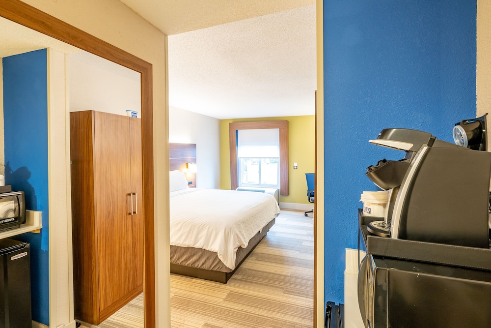 Holiday Inn Express Charleston by IHG - photo 12