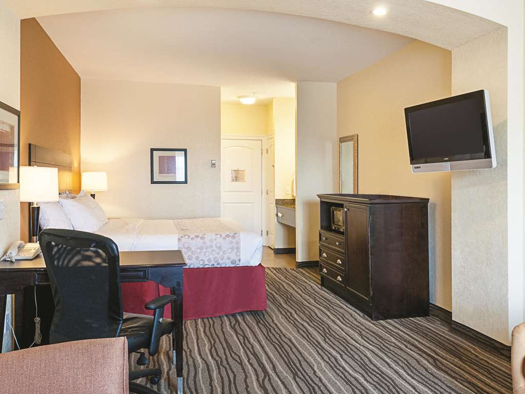 La Quinta Inn & Suites by Wyndham Slidell North Shore Area - photo 10