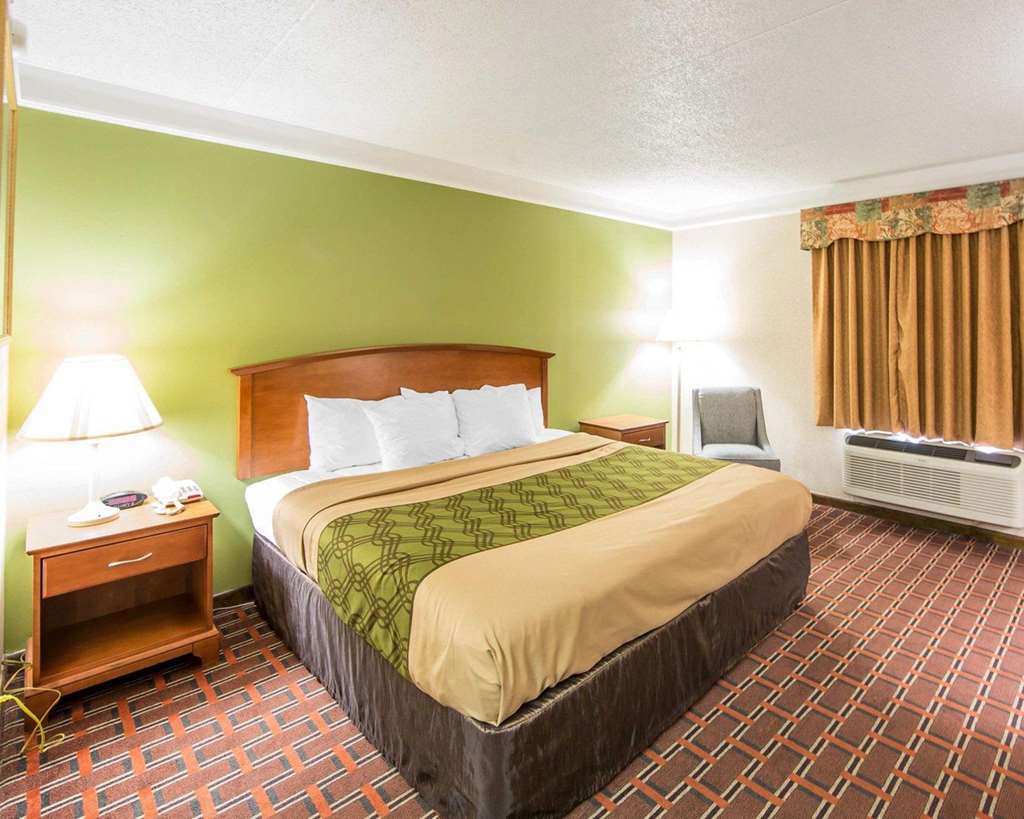 Econo Lodge Knoxville North - photo 12