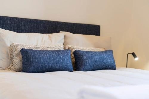 Best Nest on March Cosy Home in CBD Firepit — 4-Star Luxury Hotel in Orange, Australia