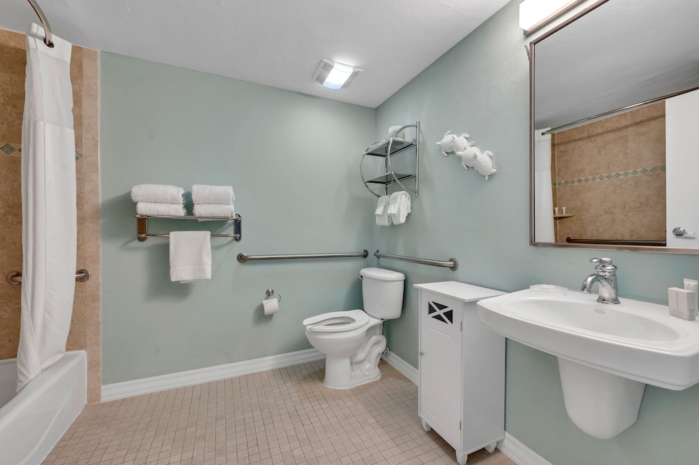Bayfront Inn Fifth Avenue - photo 21