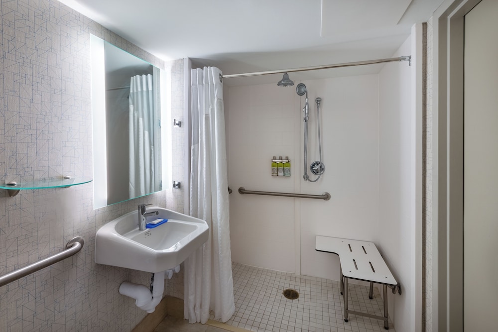 Holiday Inn Express State College at Williamsburg Square by IHG - photo 28