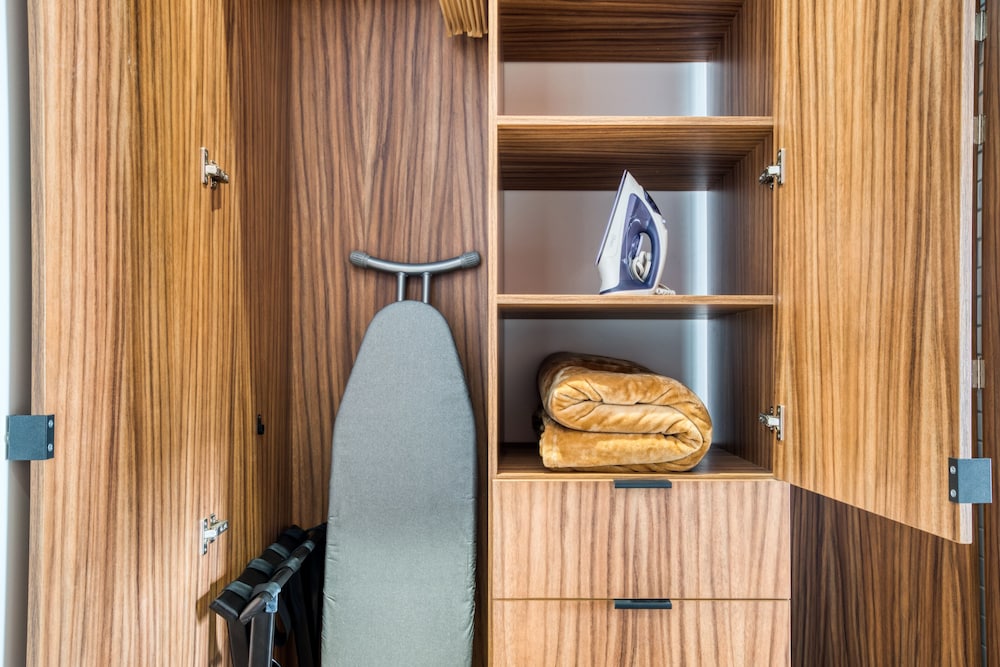 Iron/ironing board