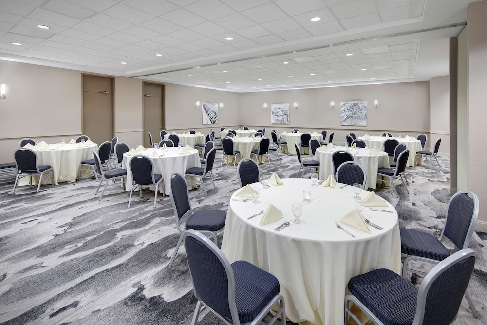 Embassy Suites by Hilton Detroit Troy Auburn Hills - photo 50
