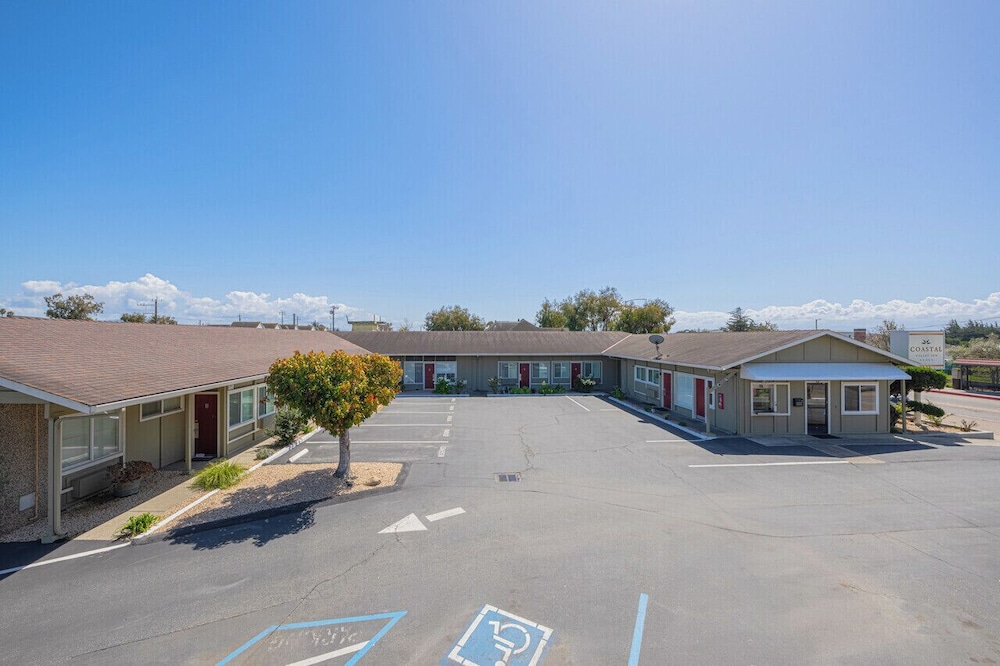 Coastal Valley Inn - photo 24