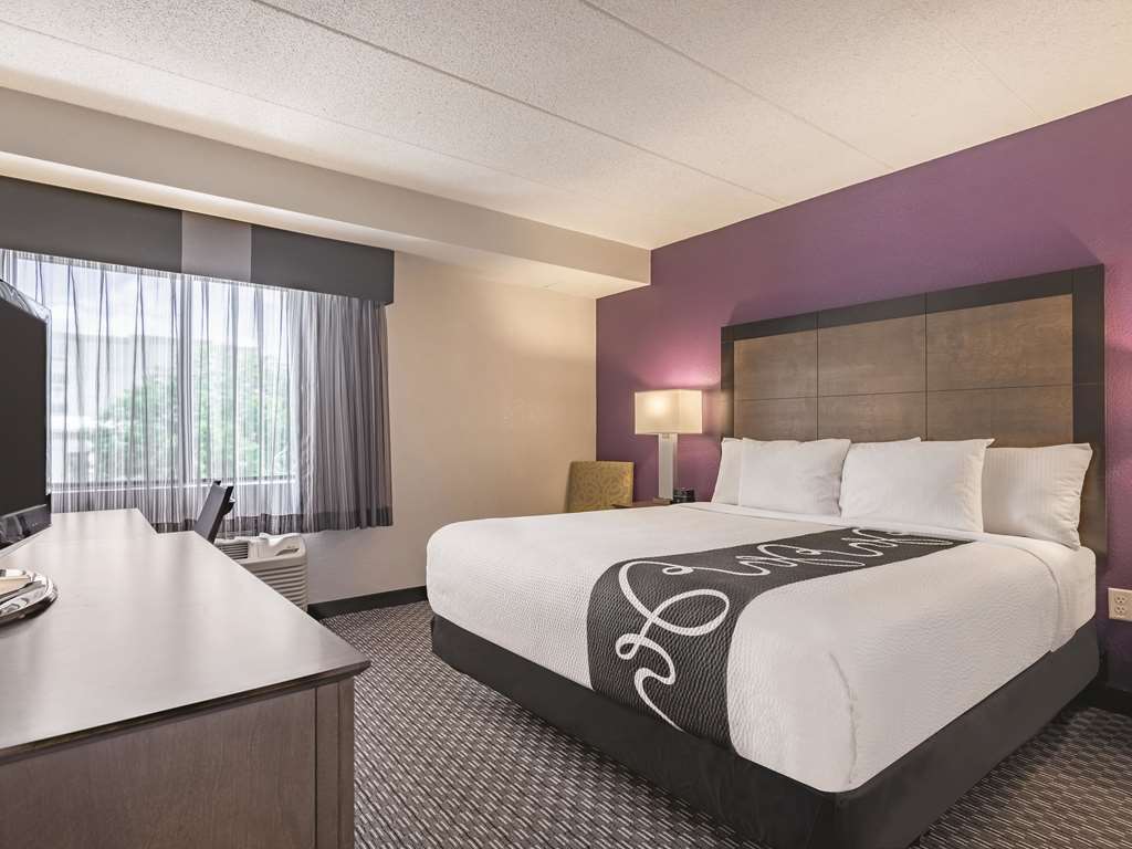La Quinta Inn & Suites by Wyndham Salem NH - photo 18