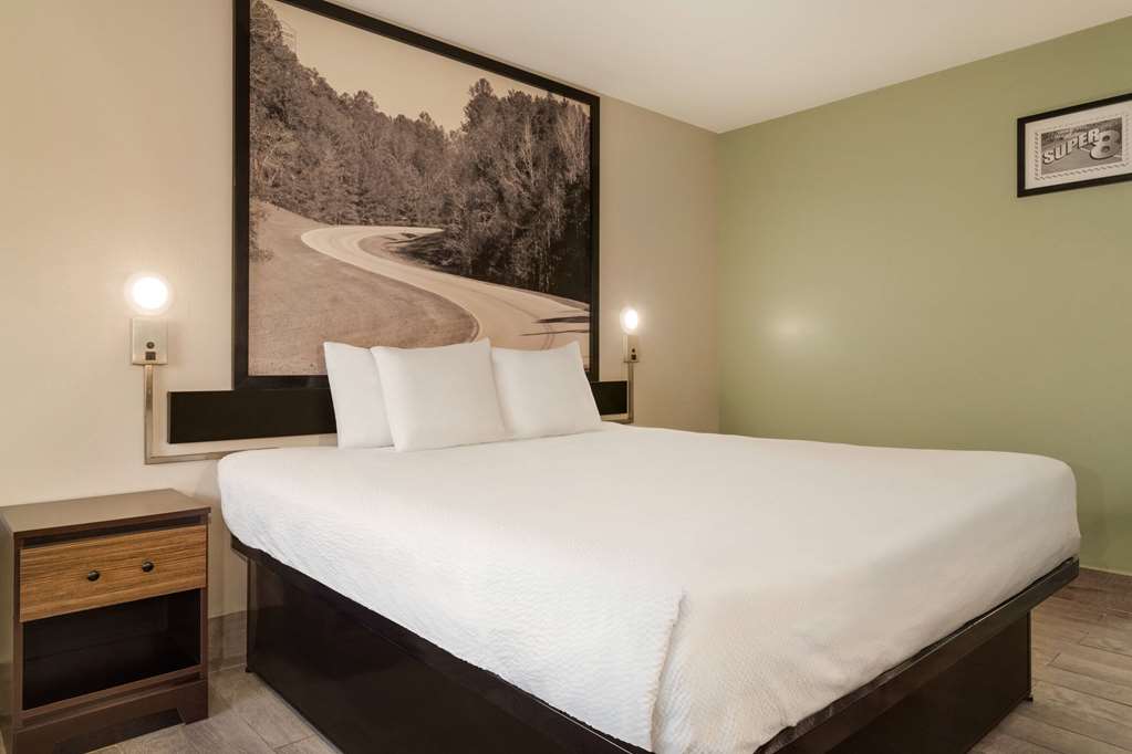 Super 8 by Wyndham Ocean Springs Biloxi - photo 22