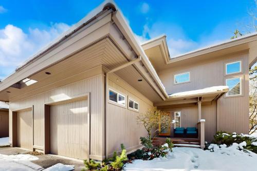 High Desert Hideaway in Bend, United States