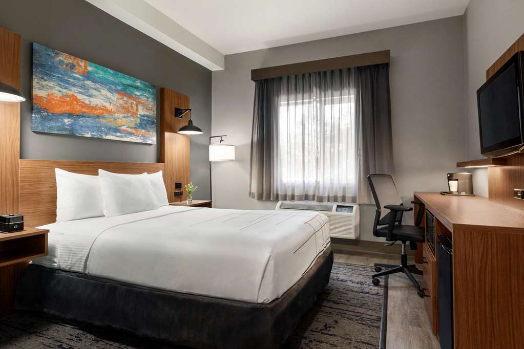 La Quinta Inn & Suites by Wyndham Salem OR - photo 9