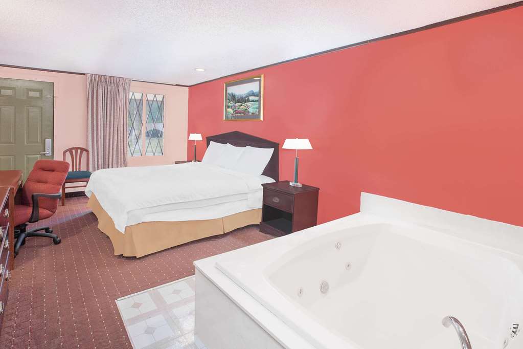 Knights Inn Battle Creek - photo 13