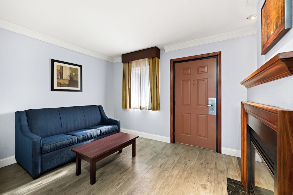 Village Haven Inn & Extended Stay - photo 13
