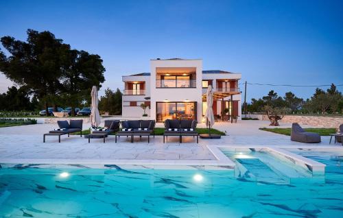 4 Bedroom Awesome Home In Dubravice — 5-Star Luxury Hotel in Skradin, Croatia