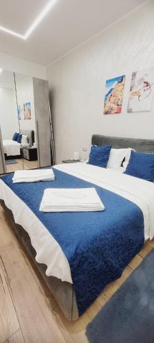 Luxury Napoli Style Apartment — 4-Star Luxury Hotel in Naples, Italy