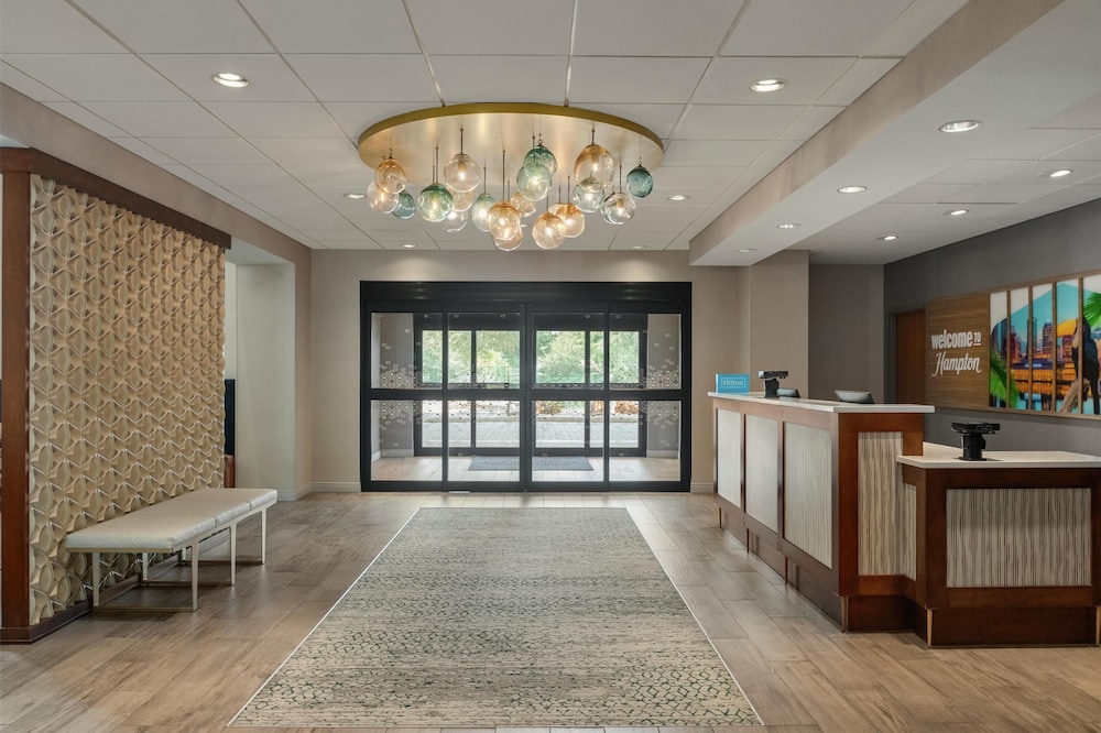 Hampton Inn & Suites Tampa Busch Gardens Area - photo 2