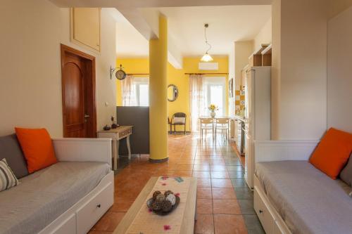Evelia Apartment — 4-Star Luxury Hotel in Galatas, Greece