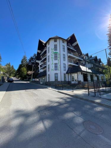 Mountain Breeze - carbon neutral hotel in Predeal