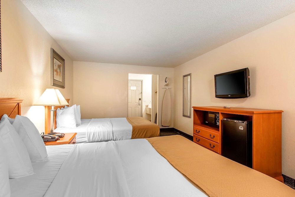 Brentwood Inn - photo 7