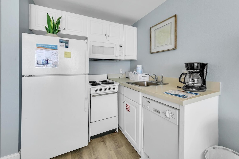Majestic Beach Towers 1 609 - photo 12