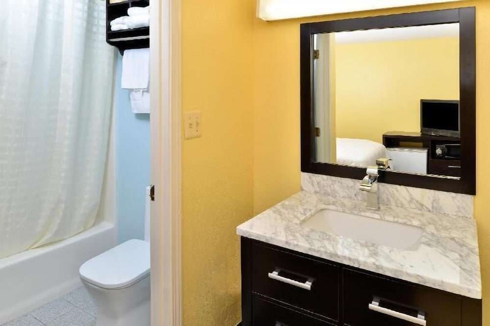 Americas Best Value Inn North Kingstown - photo 6