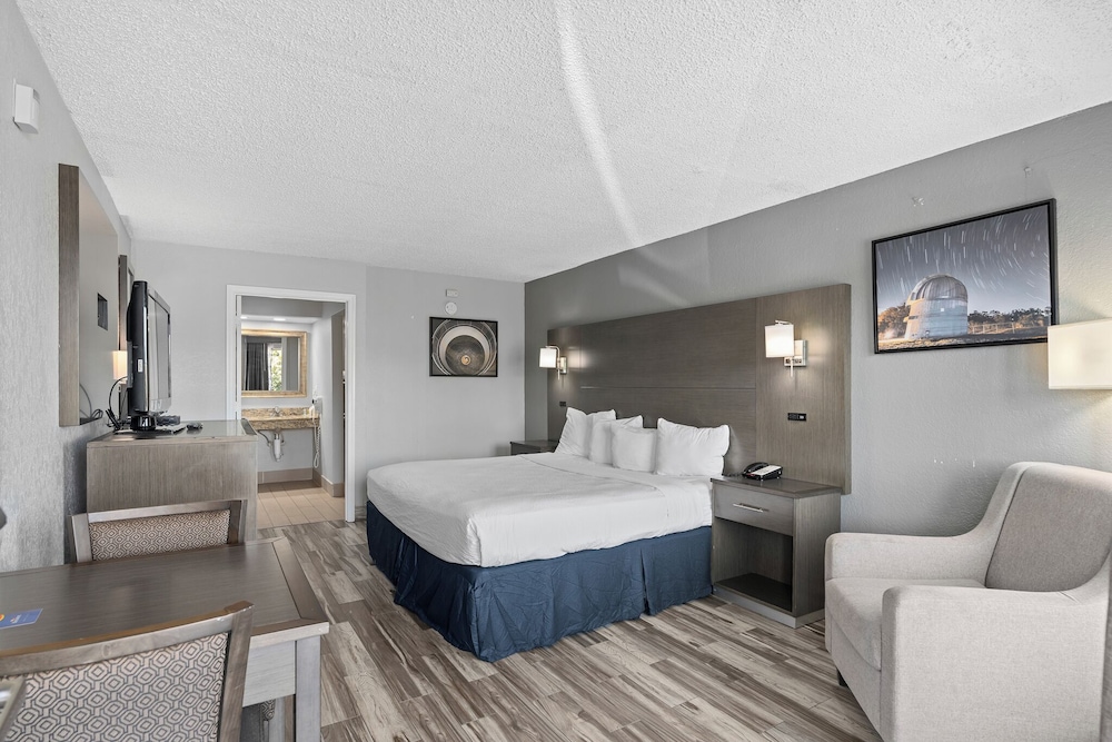 Baymont by Wyndham Orlando East - featured photo