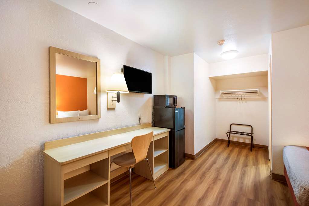 Motel 6 Youngtown AZ Phoenix Sun City - photo 21