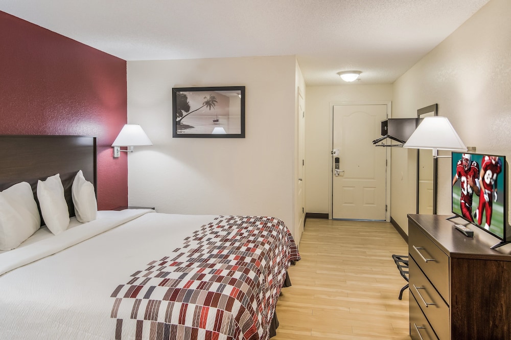 Red Roof Inn & Suites Pensacola East Milton - photo 23
