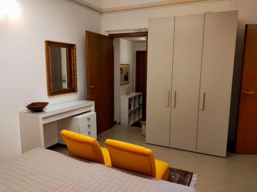 Ca' Spadoni centro storico piano terra ingresso indipendente teatro parcheggio — 4-Star Luxury Hotel in Imola, Italy