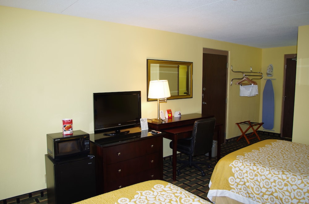 Days Hotel & Conference Center by Wyndham Danville - photo 15