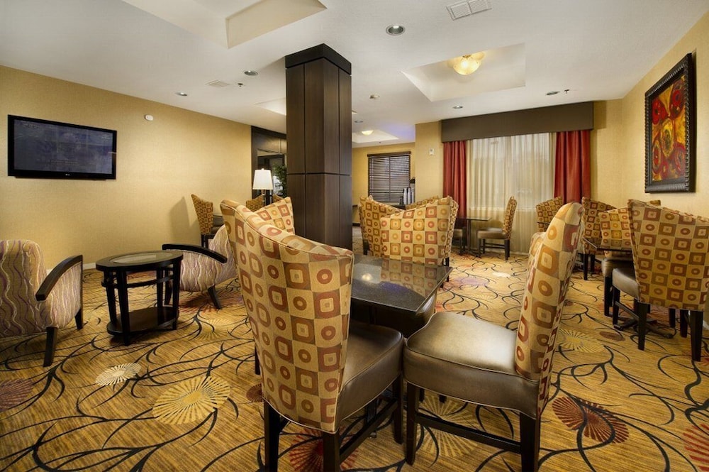 Holiday Inn Express Hotel & Suites Mount Pleasant by IHG - photo 39