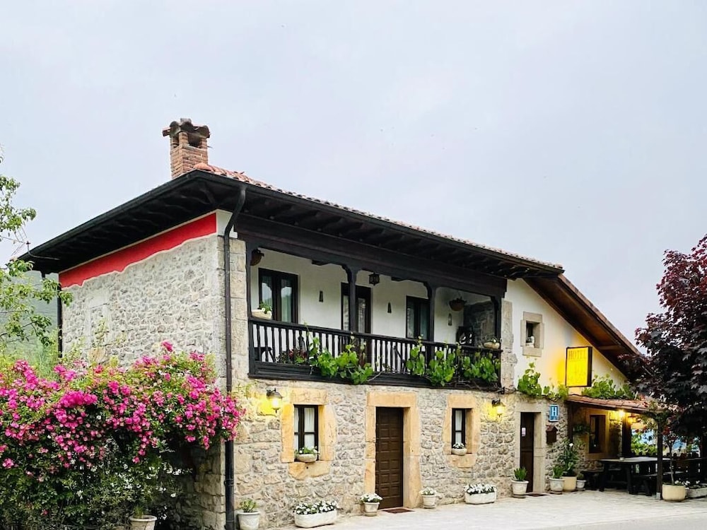 Hotel Alda — Carrena