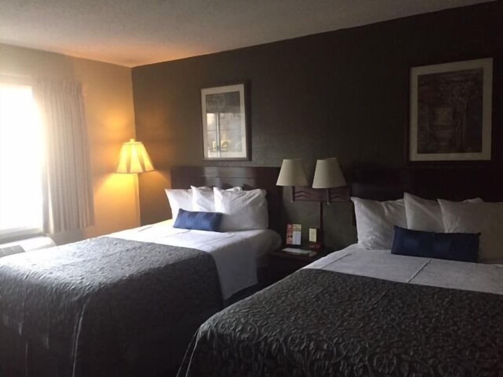 Days Inn by Wyndham Cleveland Lakewood - photo 15